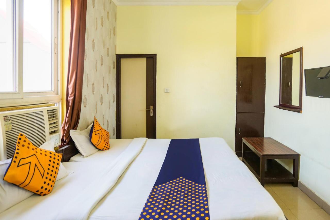 Spot On 72060 Hotel Kaushik Kakarmatha Bagian luar foto